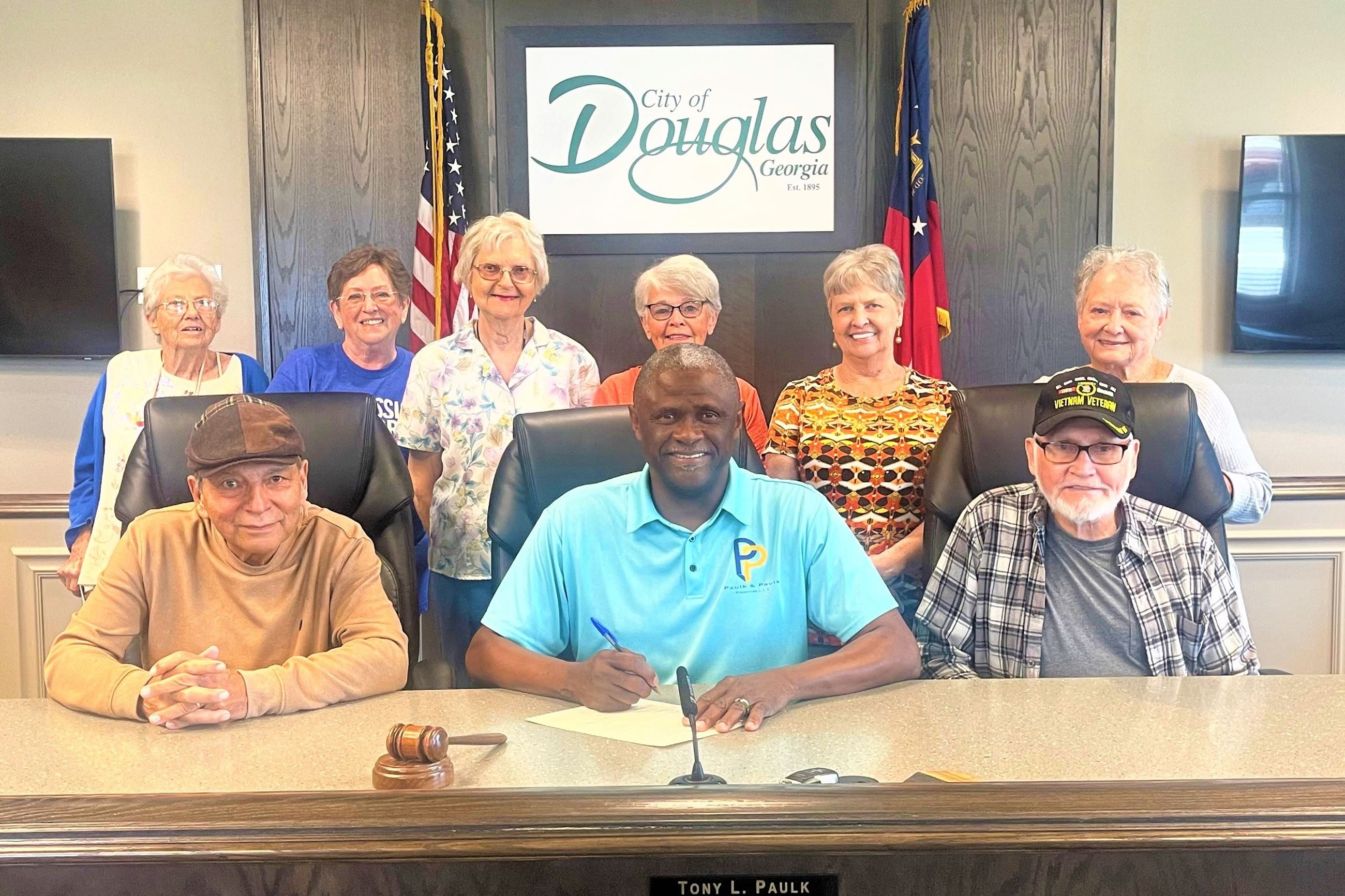 Photo of Senior Citizens with Mayor Tony Paulk