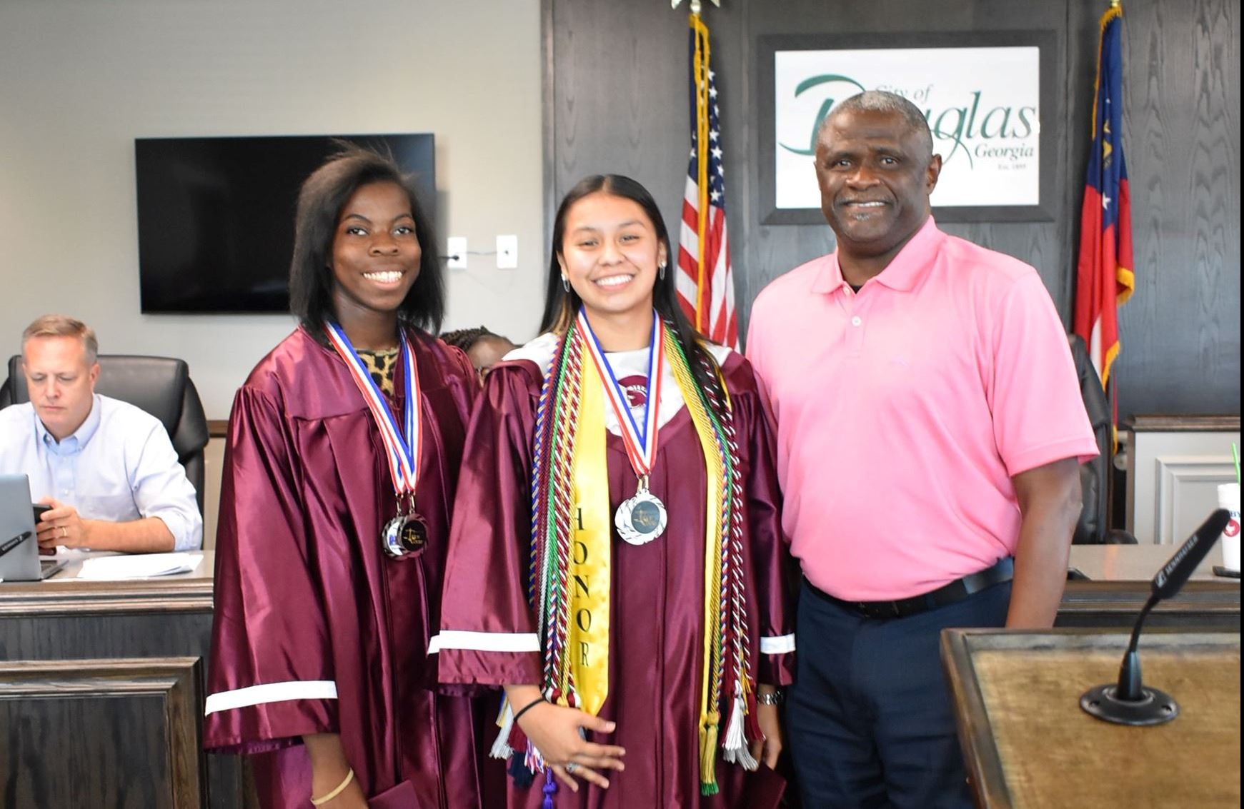 Photo of Mayor Paulk and Two young ladies with the Youth Council